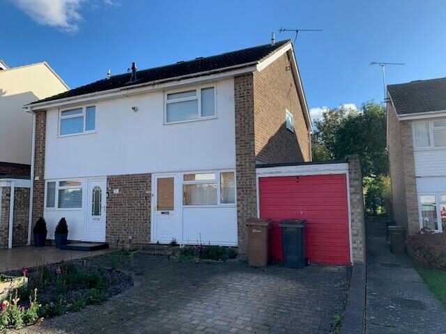 2 bedroom semi-detached house at Downsway, Chelmsford — photo 2 of 10