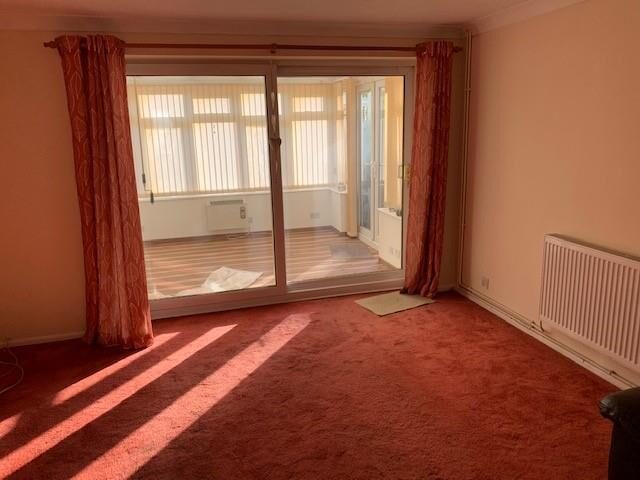 2 bedroom semi-detached house at Downsway, Chelmsford — photo 3 of 10