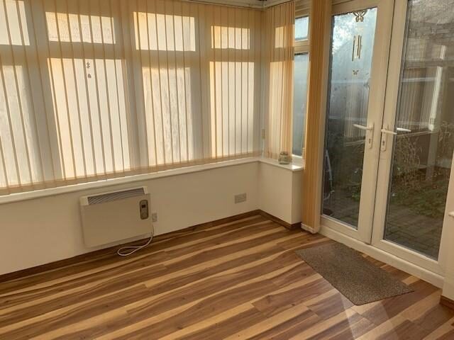 2 bedroom semi-detached house at Downsway, Chelmsford — photo 4 of 10