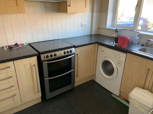 2 bedroom semi-detached house at Downsway, Chelmsford — photo 5 of 10