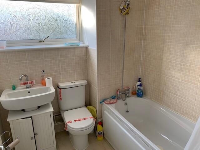 2 bedroom semi-detached house at Downsway, Chelmsford — photo 6 of 10