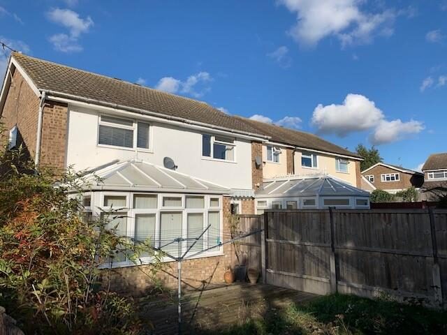 2 bedroom semi-detached house at Downsway, Chelmsford — photo 9 of 10