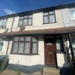 3 bedroom terraced house at London Road, Grays — photo 2 of 9