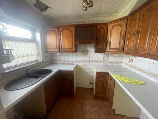 3 bedroom terraced house at London Road, Grays — photo 3 of 9