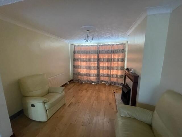 3 bedroom terraced house at London Road, Grays — photo 4 of 9