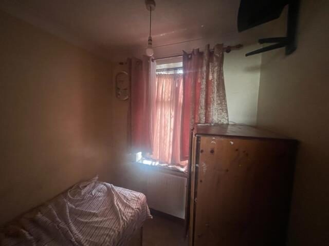 3 bedroom terraced house at London Road, Grays — photo 8 of 9