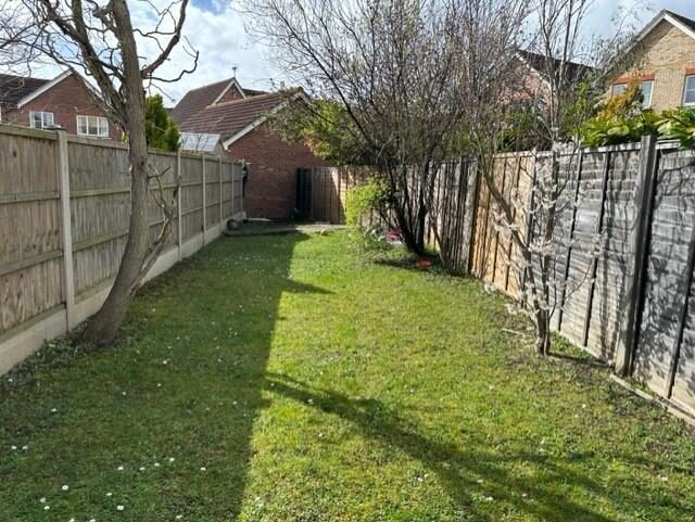 3 bedroom house at Fenton Road, Chafford Hundred, Grays — photo 12 of 13