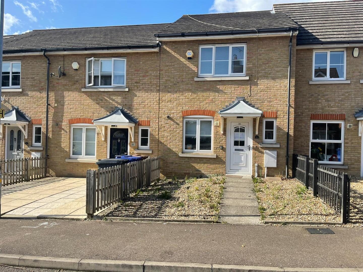 3 bedroom house at Fenton Road, Chafford Hundred, Grays — photo 2 of 13