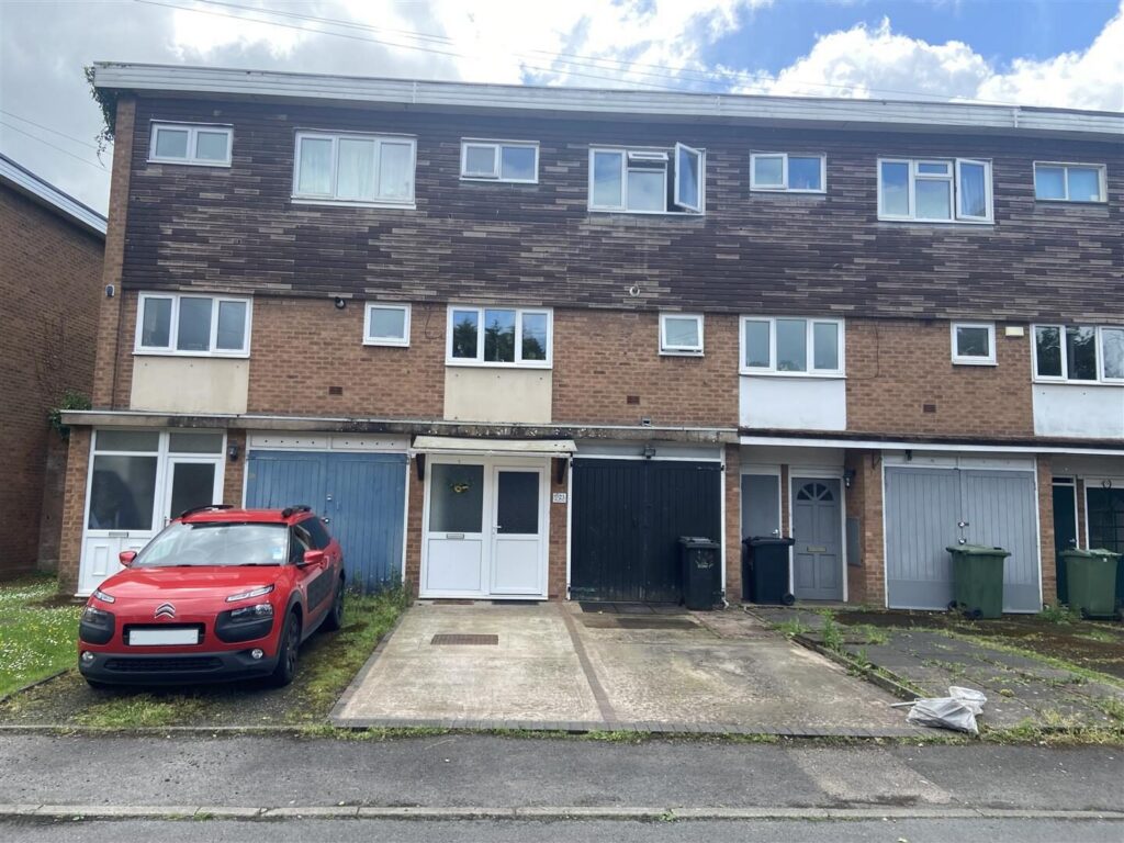 3 bedroom terraced house at Withymoor Road, Stourbridge — photo 2 of 13