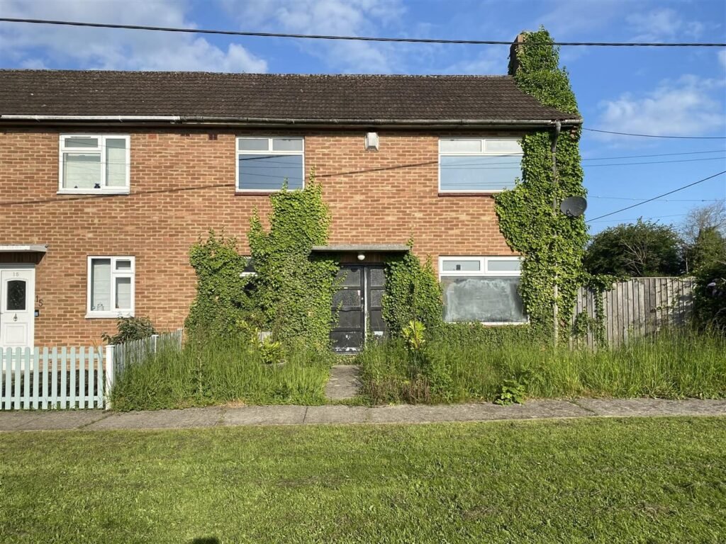 2 bedroom semi-detached house at Berryfield Park, Melksham — photo 1 of 8