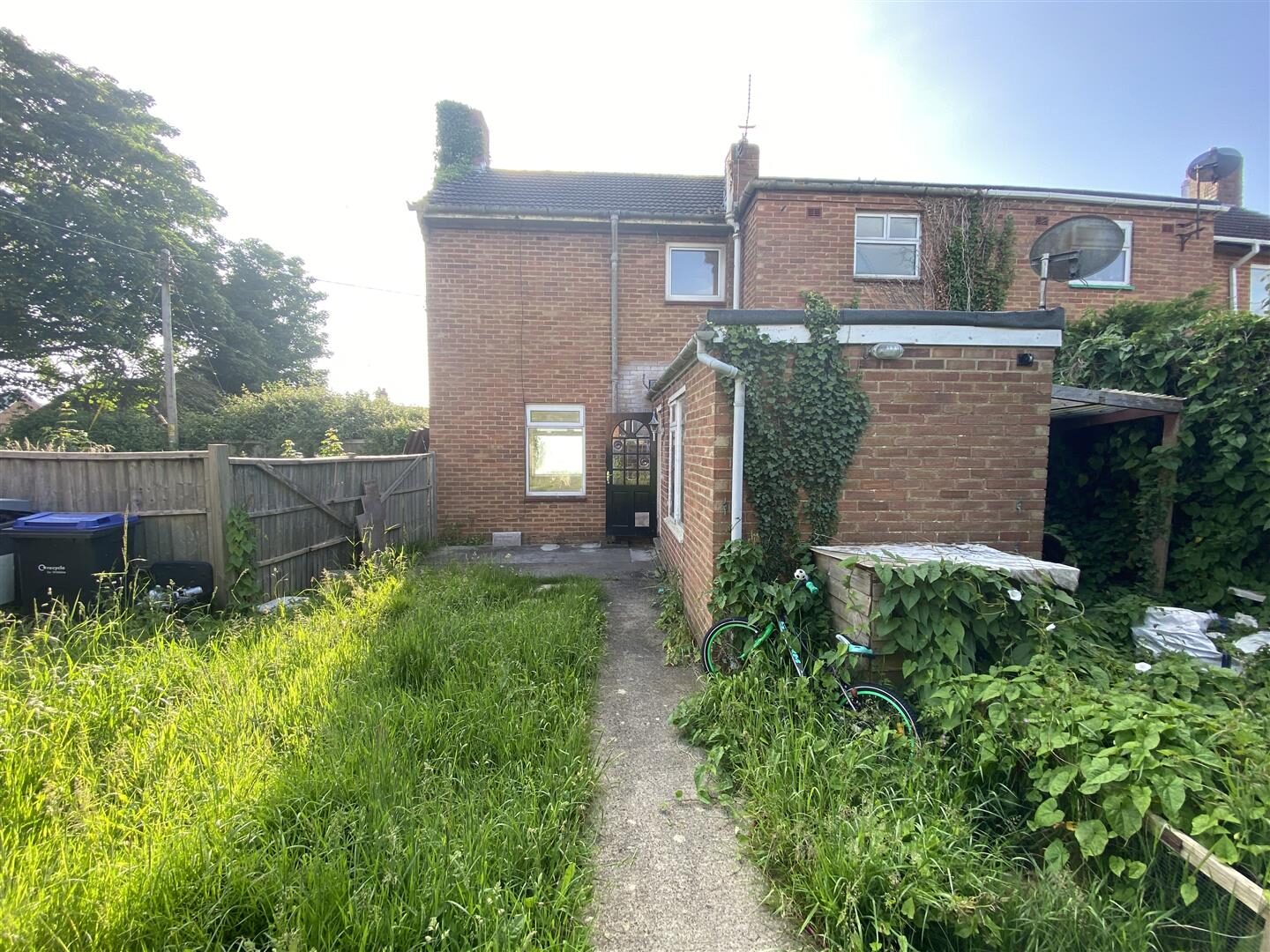 2 bedroom semi-detached house at Berryfield Park, Melksham — photo 2 of 8