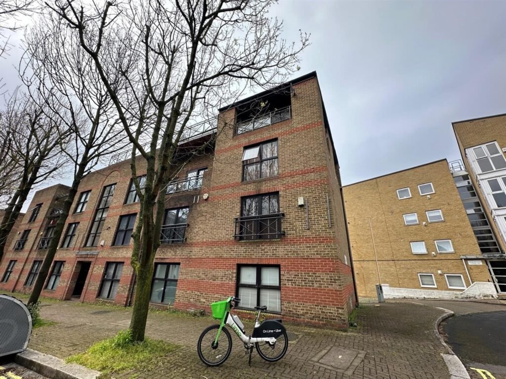 Office at 1 Onega Gate, Surrey Quays, London, SE16 7PF — photo 2 of 11