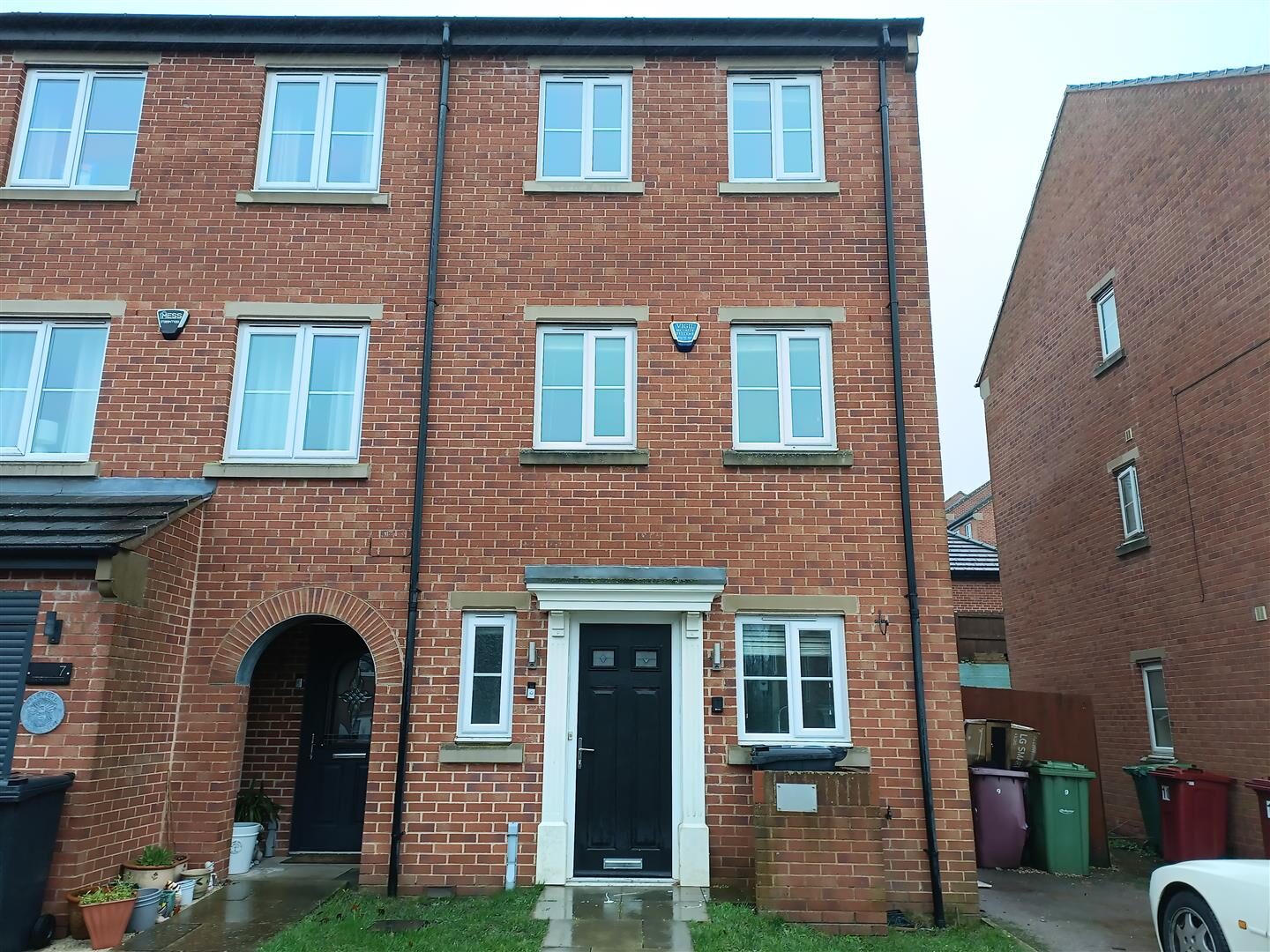 4 bedroom house at Southdown Close, Doe Lea — photo 3 of 18
