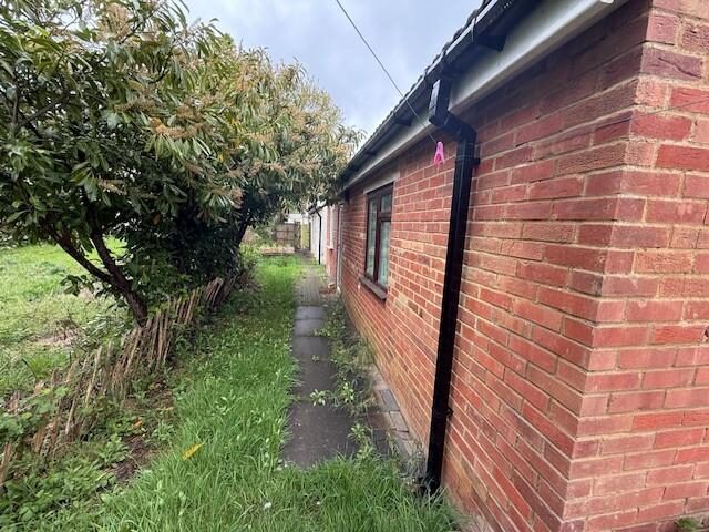 3 bedroom semi-detached house at Williton Road, Luton — photo 11 of 16