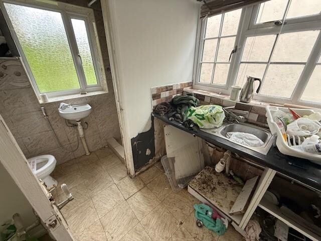3 bedroom semi-detached house at Williton Road, Luton — photo 15 of 16
