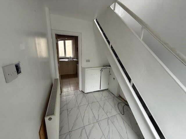 3 bedroom semi-detached house at Williton Road, Luton — photo 4 of 16