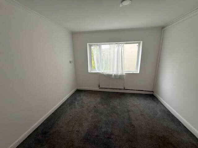 3 bedroom semi-detached house at Williton Road, Luton — photo 7 of 16