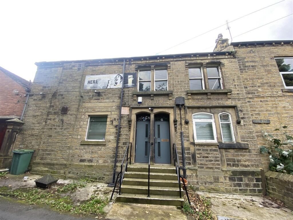Investment at Jaggar Lane, Honley, Holmfirth — photo 1 of 18