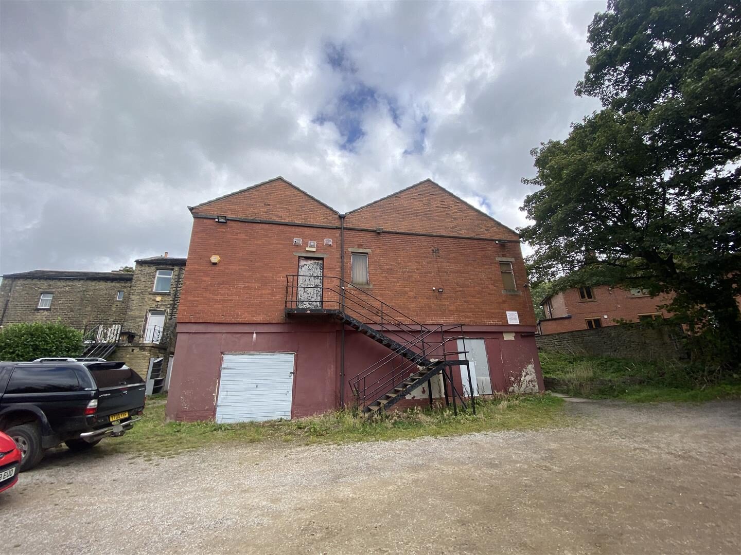 Investment at Jaggar Lane, Honley, Holmfirth — photo 2 of 18