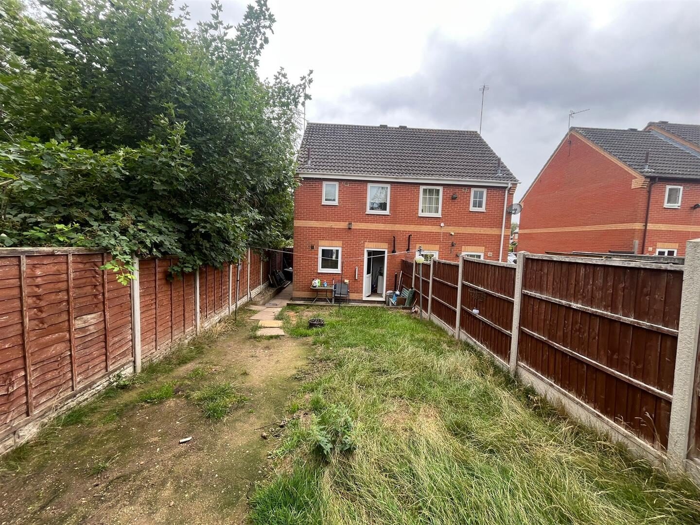 2 bedroom semi-detached house at Woodborough Road, Leicester — photo 2 of 13
