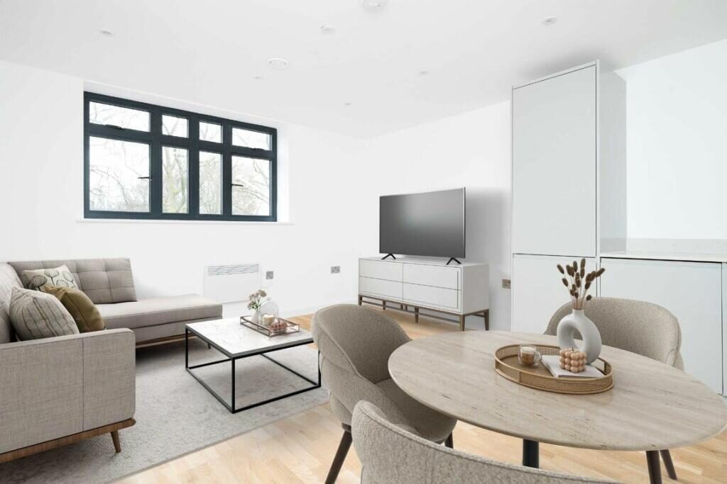 5 bedroom property at Cambridge Heath Road, London — photo 6 of 9