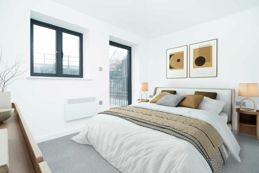 5 bedroom property at Cambridge Heath Road, London — photo 8 of 9