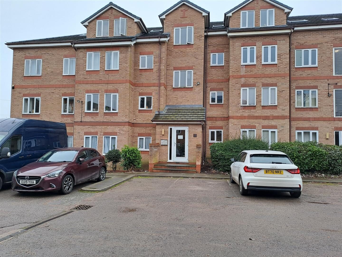 2 bedroom apartment at Charlotte Street, Leamington Spa — photo 2 of 9