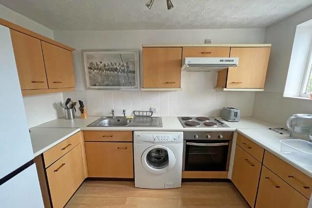 2 bedroom apartment at Charlotte Street, Leamington Spa — photo 4 of 9