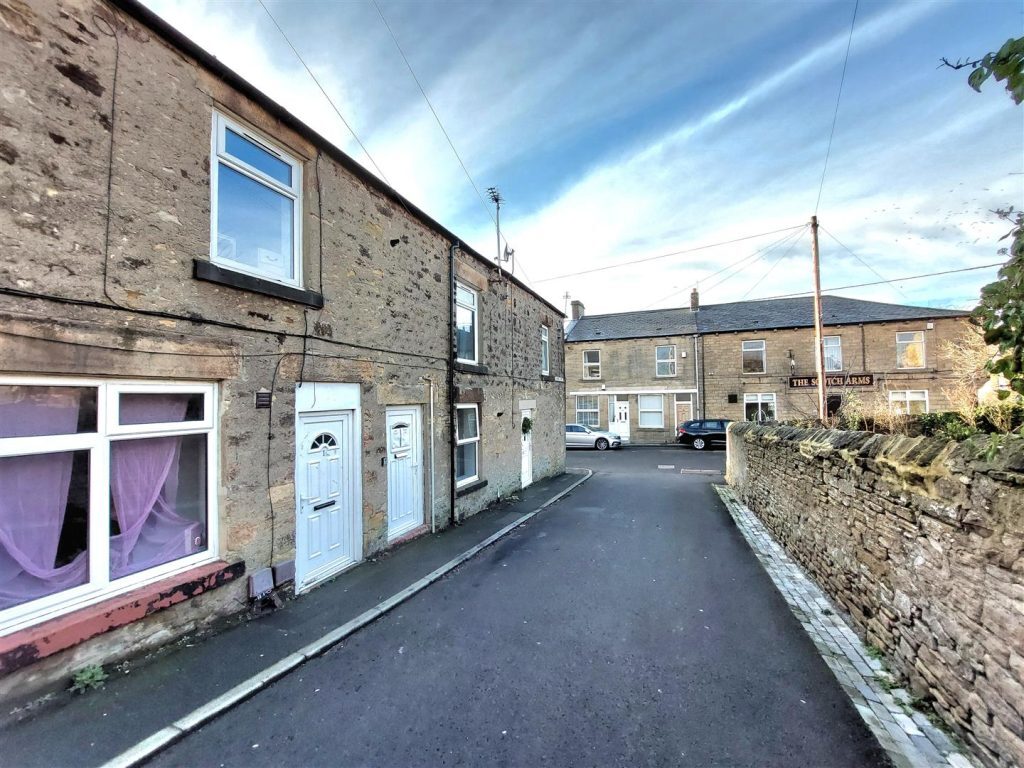 2 bedroom flat at Turner Street, Consett — photo 1 of 9