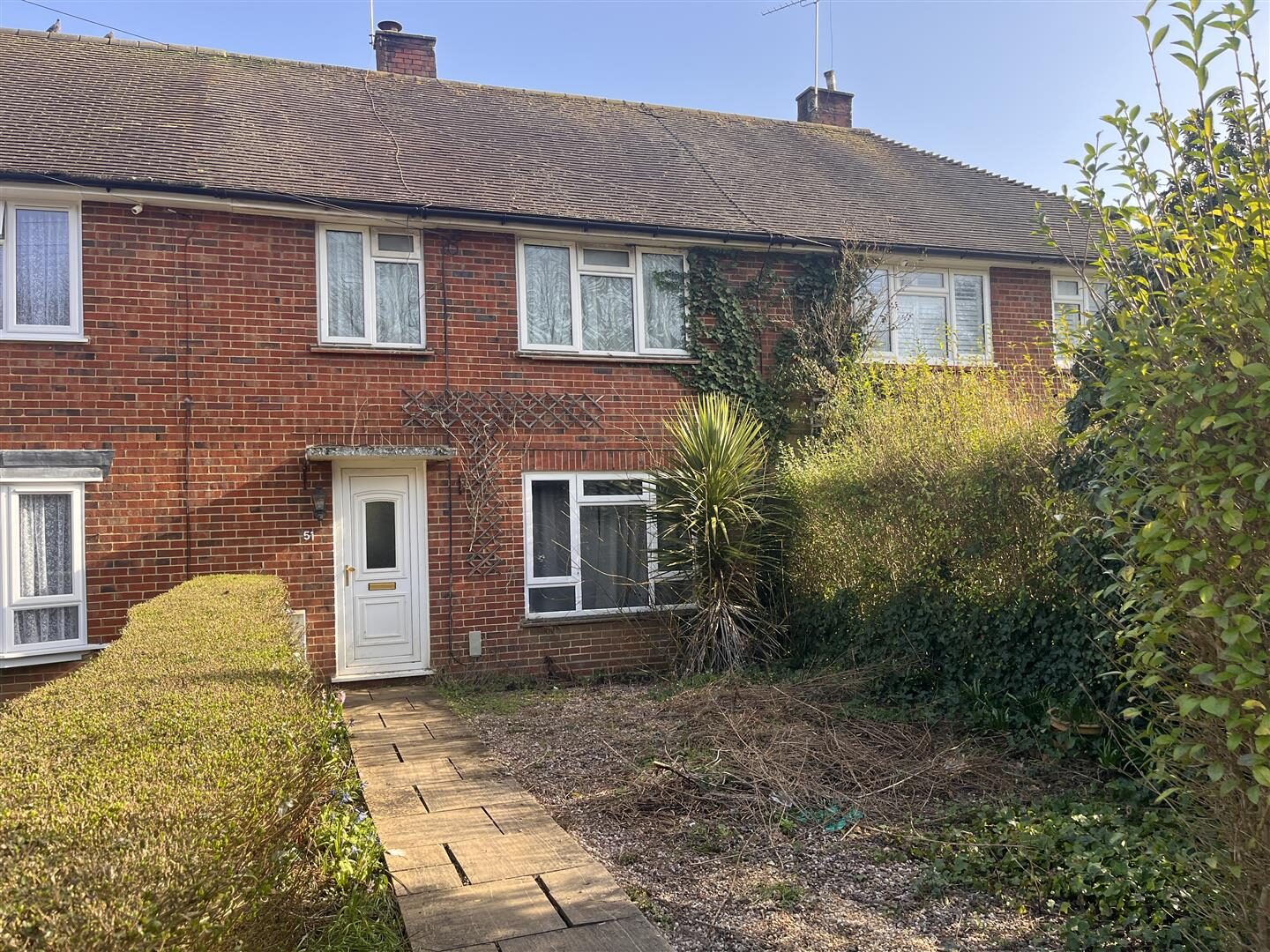 3 bedroom terraced house at Bagshot Green, Bagshot — photo 3 of 13