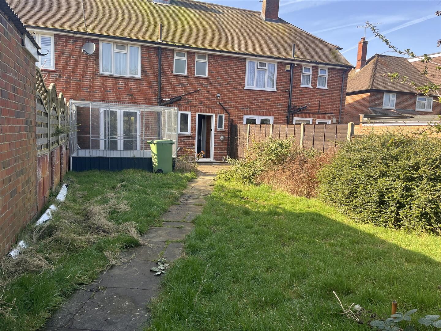 3 bedroom terraced house at Bagshot Green, Bagshot — photo 4 of 13