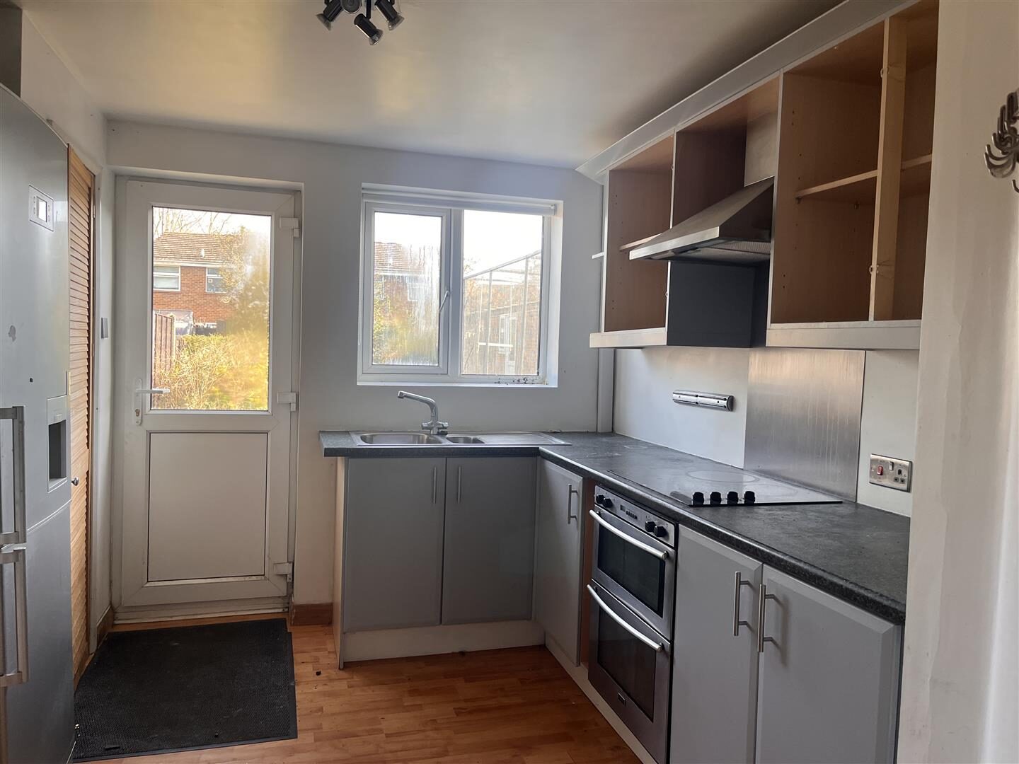 3 bedroom terraced house at Bagshot Green, Bagshot — photo 5 of 13