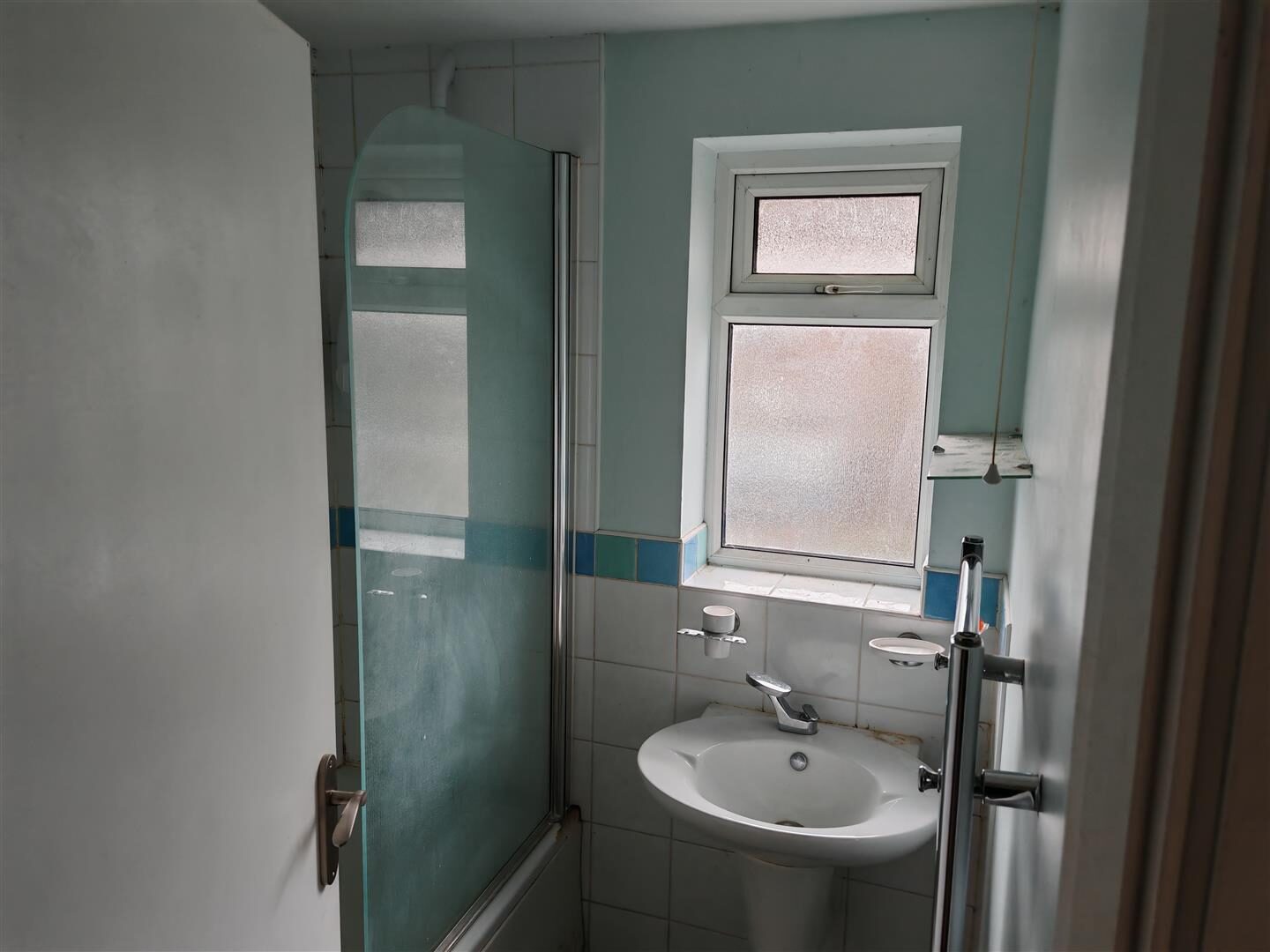 3 bedroom terraced house at Bagshot Green, Bagshot — photo 7 of 13