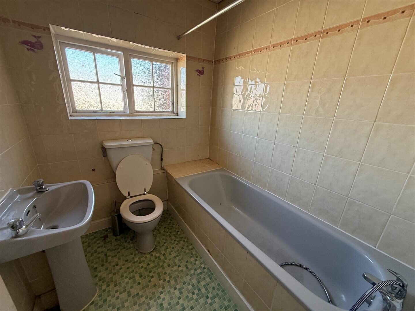 2 bedroom flat at Central Avenue, Enfield — photo 4 of 10