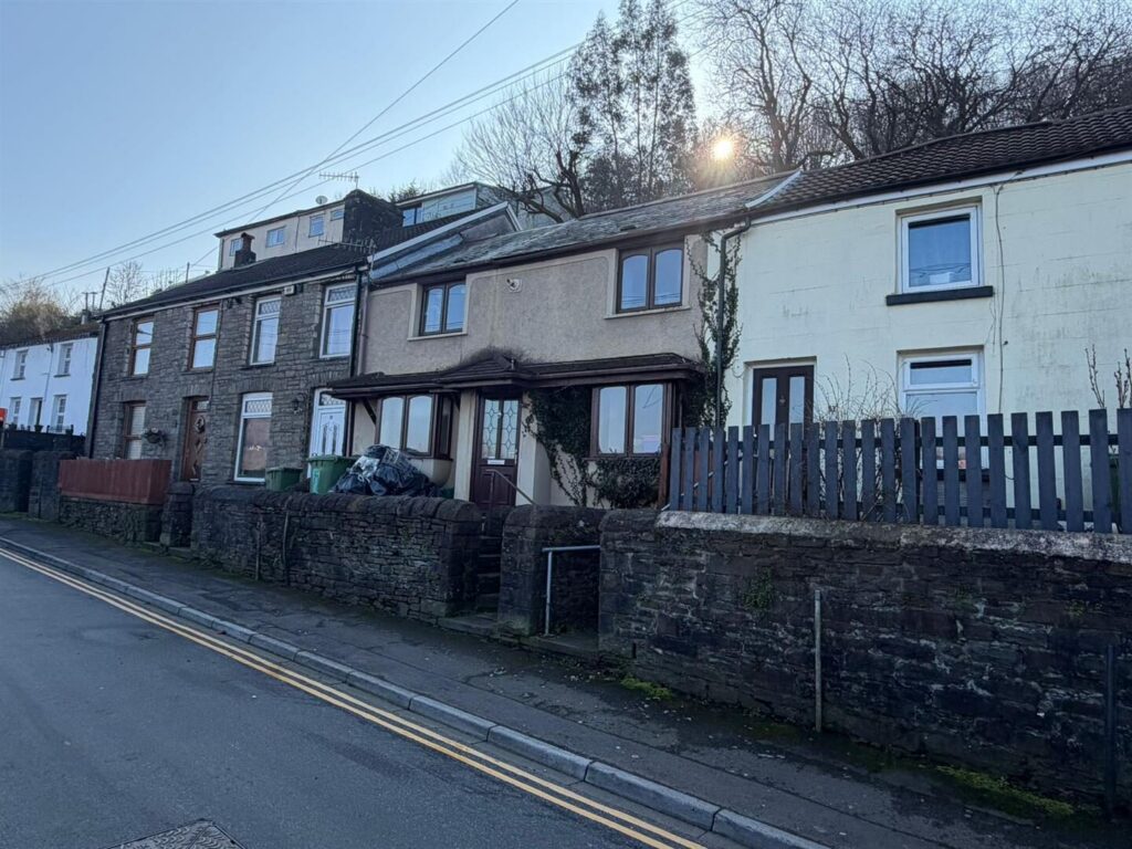 3 bedroom terraced house at Rickards Street, Pontypridd — photo 1 of 9