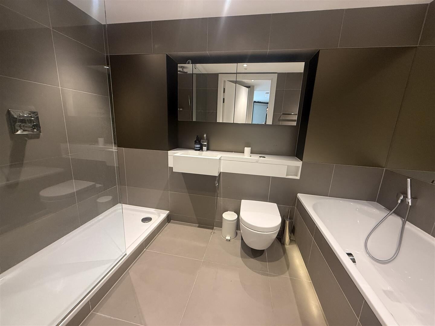 2 bedroom flat at Riverlight Quay, London — photo 5 of 10