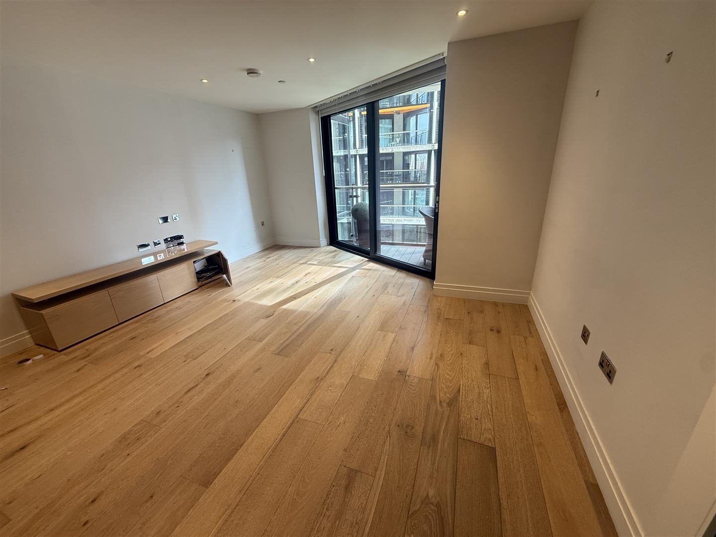 2 bedroom flat at Riverlight Quay, London — photo 6 of 10