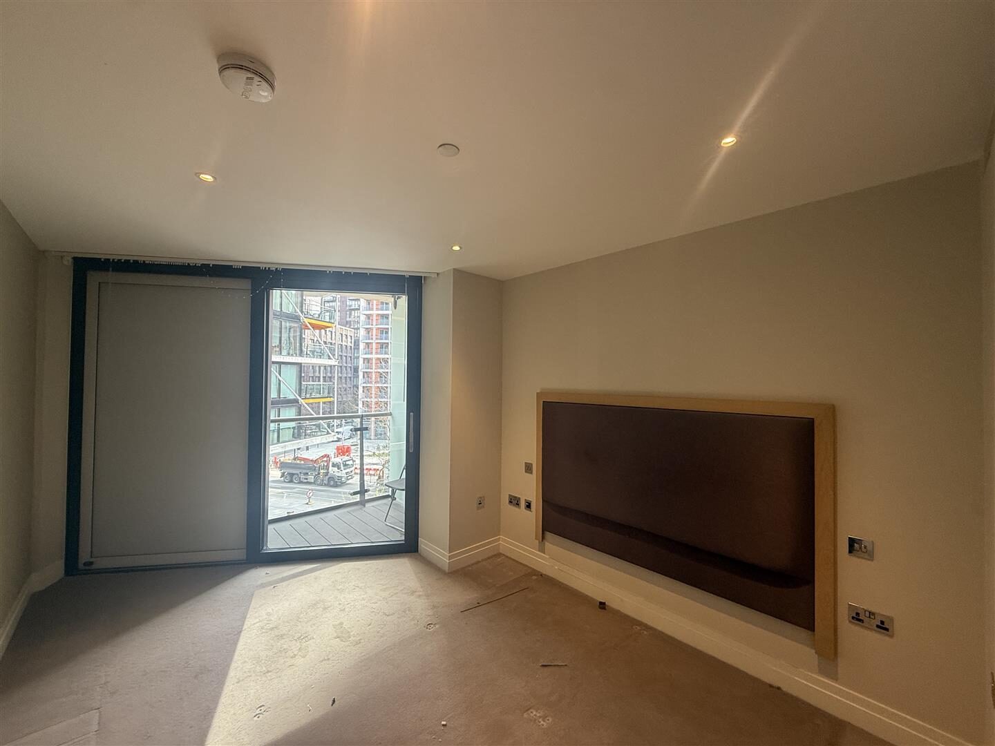 2 bedroom flat at Riverlight Quay, London — photo 7 of 10