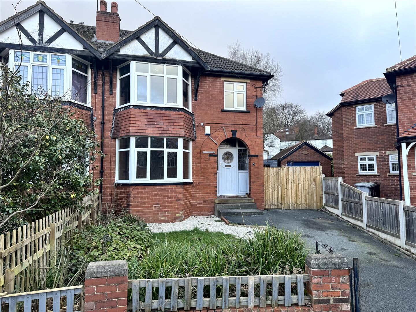3 bedroom house at St. Chads Grove, Leeds — photo 1 of 20