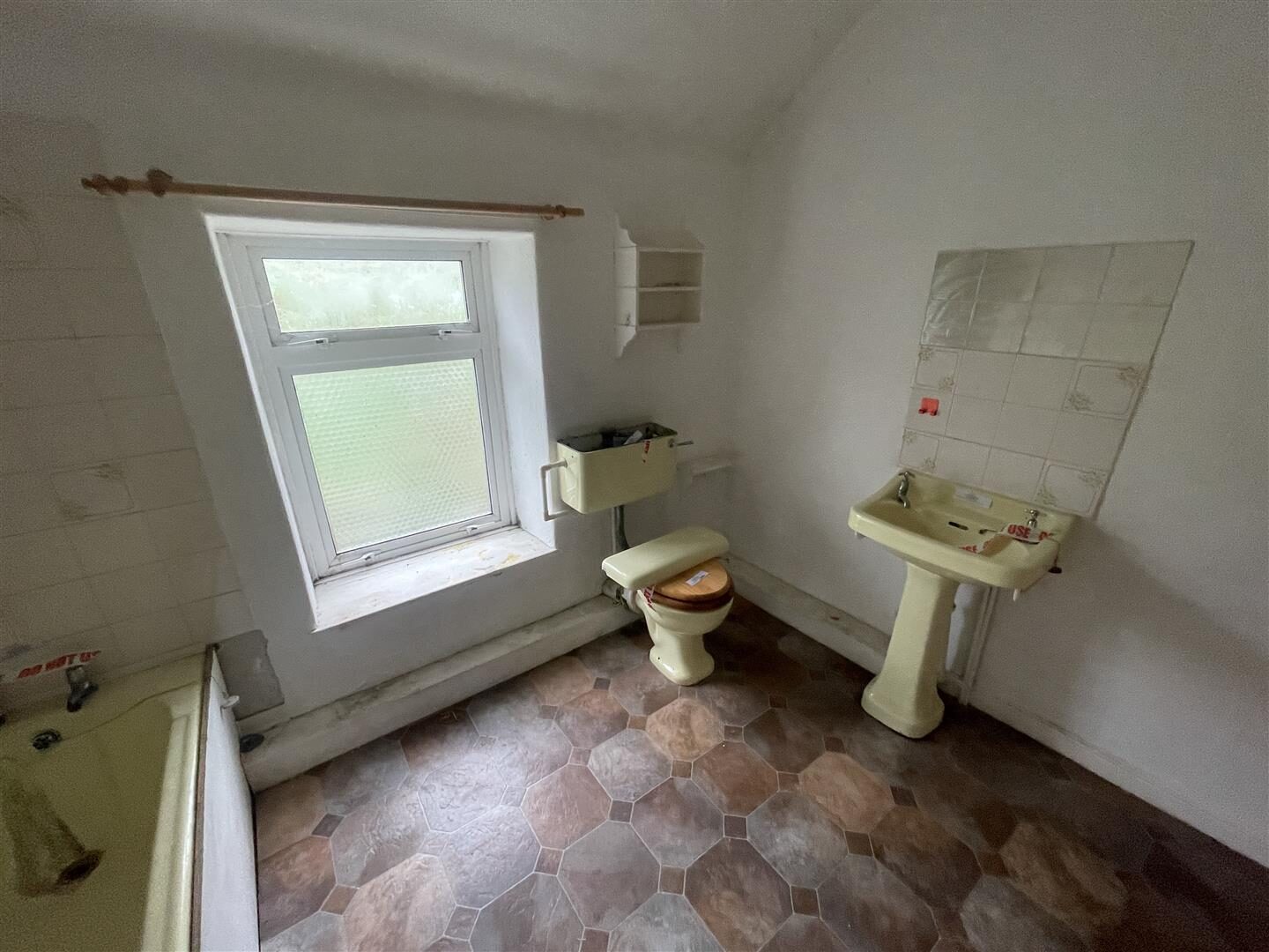 2 bedroom semi-detached house at Waldegrave Terrace, Radstock — photo 6 of 14