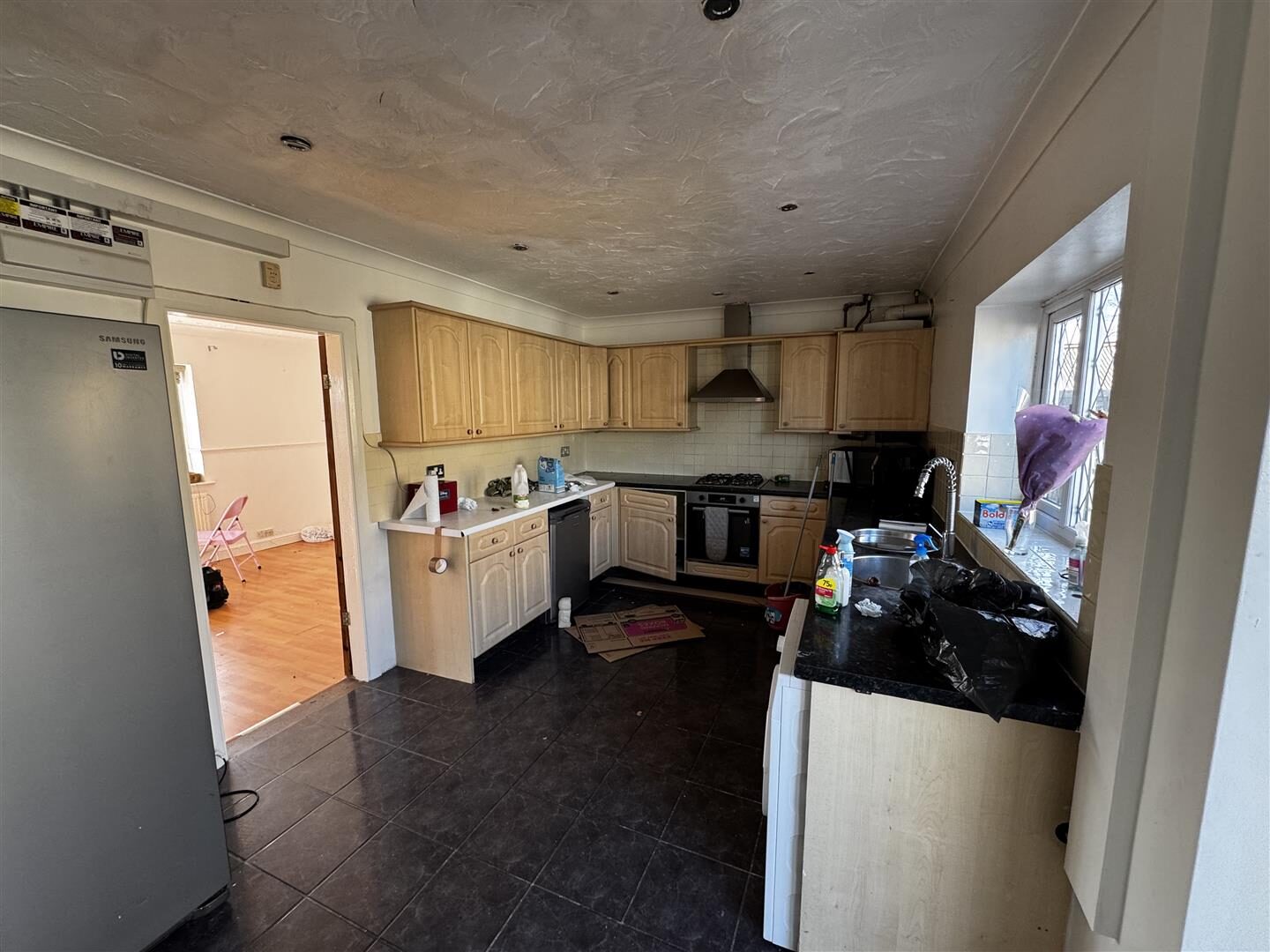 3 bedroom end of terrace house at Crayford Way, Crayford, Dartford — photo 4 of 15