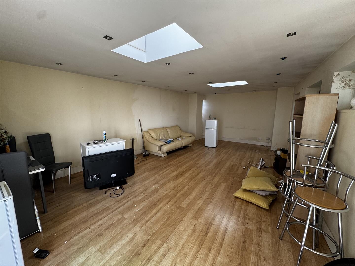 3 bedroom end of terrace house at Crayford Way, Crayford, Dartford — photo 5 of 15