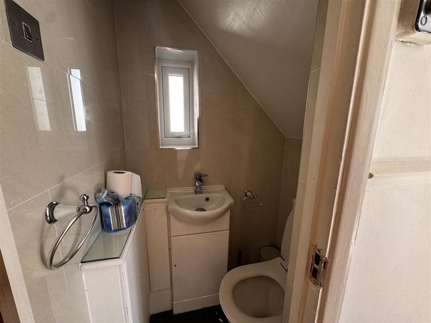 3 bedroom end of terrace house at Crayford Way, Crayford, Dartford — photo 6 of 15