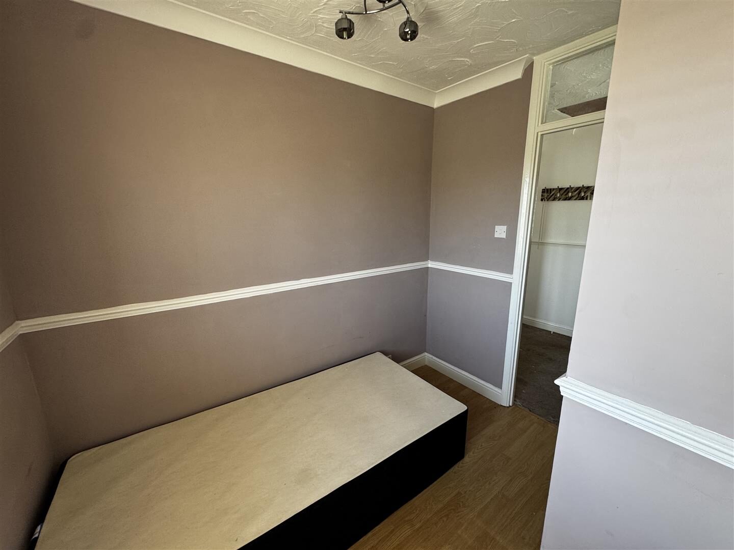 3 bedroom end of terrace house at Crayford Way, Crayford, Dartford — photo 8 of 15