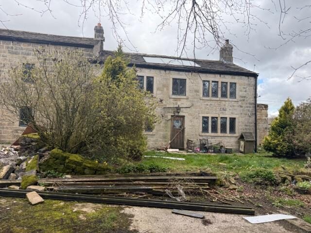 5 bedroom detached house at Blackshaw Head, Hebden Bridge — photo 3 of 21