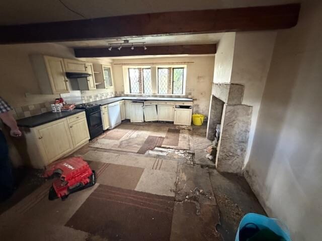5 bedroom detached house at Blackshaw Head, Hebden Bridge — photo 5 of 21