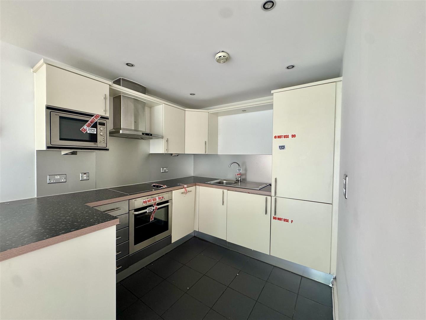 1 bedroom flat at Brewhouse Yard, London — photo 4 of 11