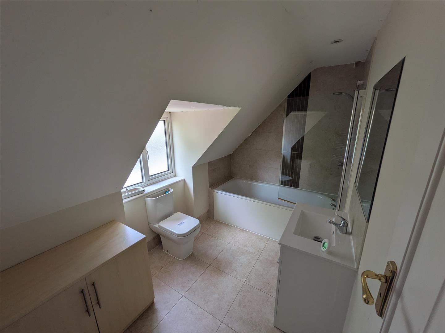 4 bedroom detached bungalow at High Halden, Ashford, Kent, TN26 3BU — photo 10 of 17