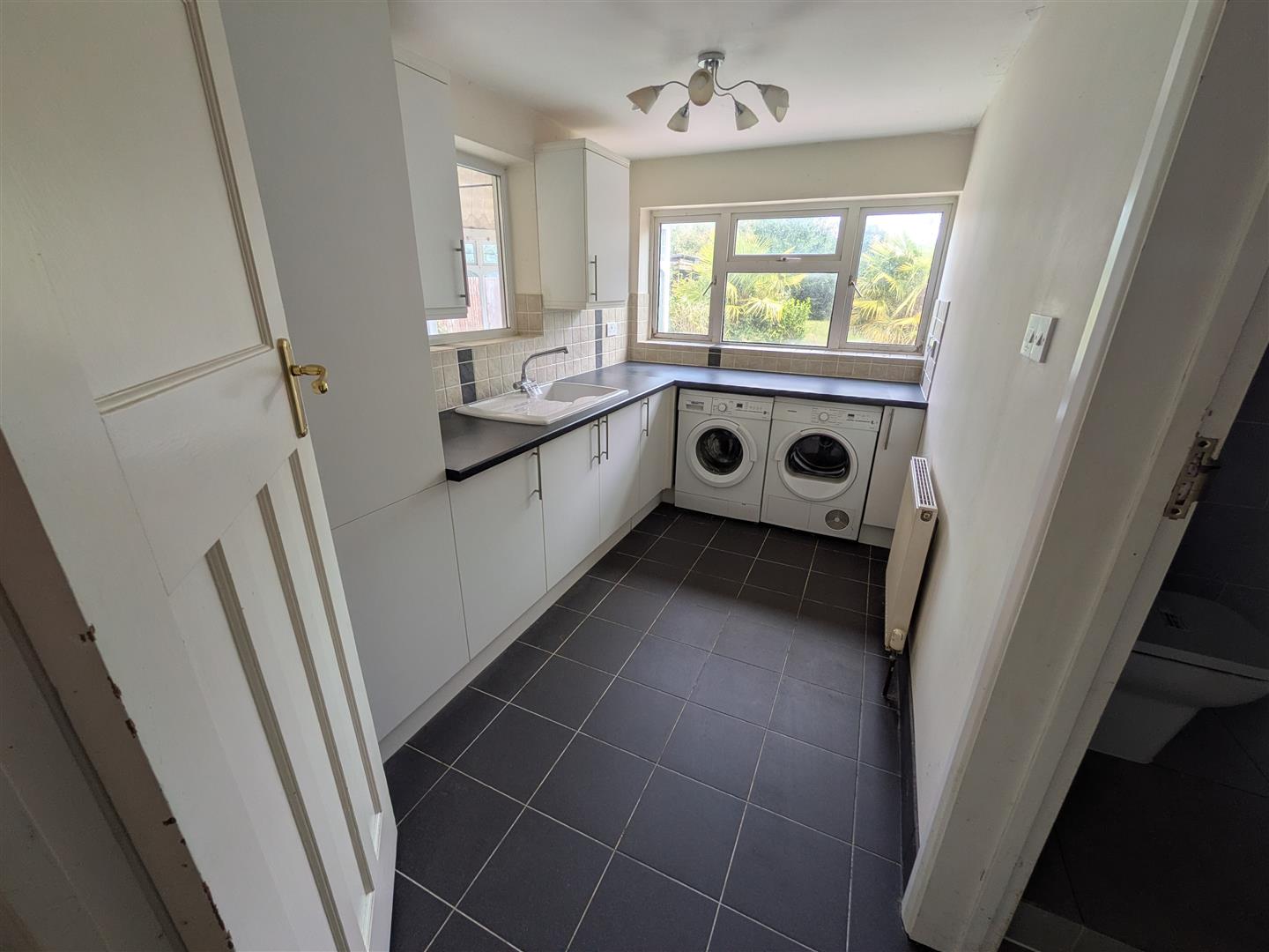 4 bedroom detached bungalow at High Halden, Ashford, Kent, TN26 3BU — photo 12 of 17