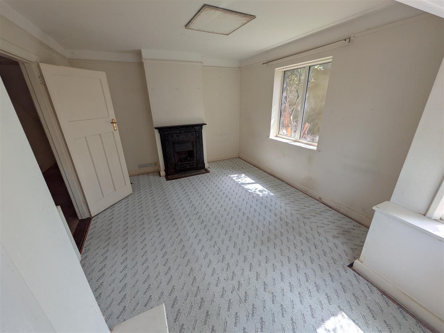 4 bedroom detached bungalow at High Halden, Ashford, Kent, TN26 3BU — photo 15 of 17